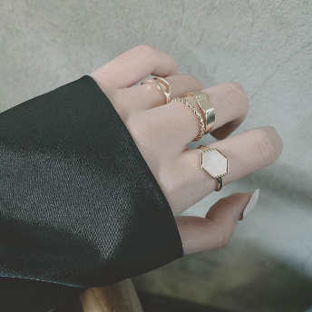   【アクセサリー】特別デザイン 韓国系 ファッション 4セット 指輪  
