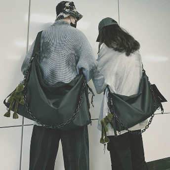   【バッグ】男女兼用 上品 ファスナー 肩掛け 無地 定番 ショルダーバッグ  