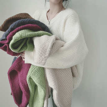   【トップス】韓国風ファッション 無地 大きめのサイズ感 暖かい アンプルライン ニットセーター  