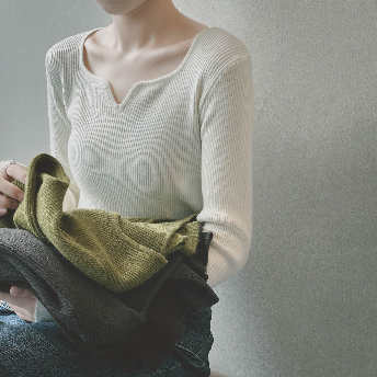   【トップス】女っぽさが漂う シンプル長袖Vネックプルオーバーニットセーター  