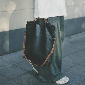   【バッグ】流行の予感 ストリート系 無地 ベルト付き マグネット ハンドバッグ  